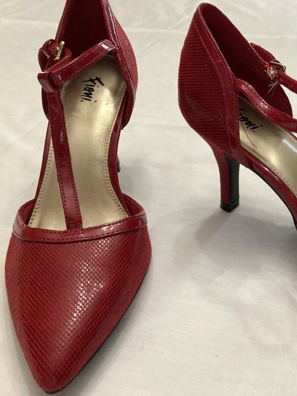 Red Faux Leather T-strap Heels Sz 7 Pointed Toe Classy Vintage Style Old Money